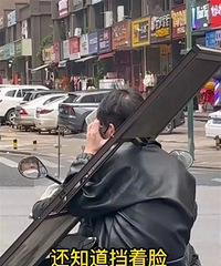 ����Ϊ������ͷ�����򣬡������ֳ������Ѳ�Ц��