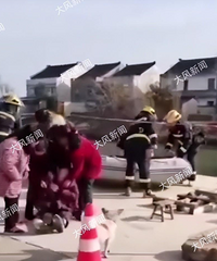 Ů�ӹ����ڼ�����ײ��Χǽ���γ�׹��4�����һ��3�˲�������