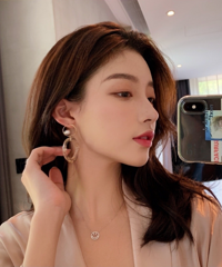 86�꽷�����ʵ���Ů�������һ�����ӣ��Լ�����˾