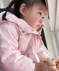 懂事!武警爸爸结束休假归队,3岁的女儿故作坚强