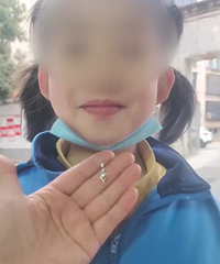 8��Ů����ͬѧ��2���Ԫ����ʯ������ͬѧĸ�׻�Ӧ