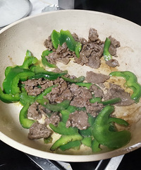 【今天吃什么】青椒炒牛肉