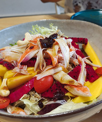 �����ʳ��Թ��ܶ���ˣ�ÿ���˶�������