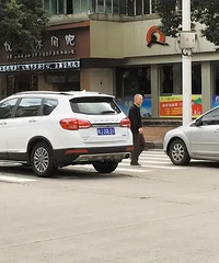 ����һ�������������ڶ��ǹ���·�Ա�������·�ϱ��ؽֵĻᶯ��