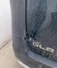 ���£�70�����ĳ���4S�걻ײ���ͷ������³�����ʵ