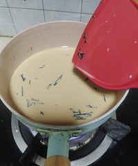 自制奶茶猪皮冻,吃起来!