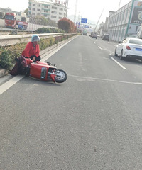 ��ʾ���綯����Υ�桱���б�ײ��ȫ��