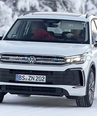 ȫ��һ������;�ۣ�ȫ�°µ�A4�ȣ���Щ�ذ��³��������˭��