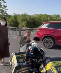 ��һ�����߸����¼���һ���ֱ��߸��ۣ�˫����Ѫ��ֹ��ʧ��