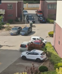 �쳵��ͣ˽�ҳ�λ����λ���˴�50���绰�����ŭ��3̨��Χ��