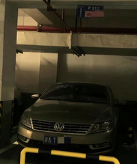 Ů�Ӱ�ռ�ھӳ�λ���º󣬳�������׮��������������˫����Ӧ