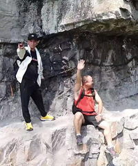 һ�˶��л���ɽ����һ�����Ի����·��