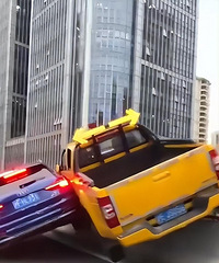 �ڻ��߼���������������ײ һ���������ϸ߼ܻ�ǽ��Щ׹��