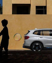 �ڻ�����������εС�����������ĵ糵Ϊ��ͻȻ������ɫ