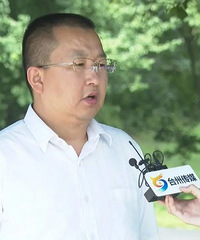 Ǻ�ģ�Χ�����겻������̨������������·�¶¶£��ٷ����»�Ӧ