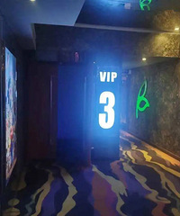 ����һ����Ӱ��̨����������ץ�ˣ�������˵��ͻȻһ����Ӱ...