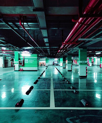 ���Ӱ���߳�ͣ���Լ���λ�ϣ�ȴ����ҵ�һ����ߣ���ҵ��̫��˽��