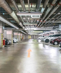 ���Ӱ���߳�ͣ���Լ���λ�ϣ�ȴ����ҵ�һ����ߣ���ҵ��̫��˽��