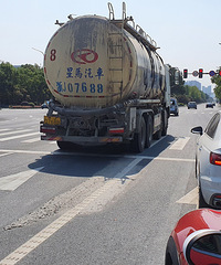 �Ƿ�Ӧʵʩ��С�в䡱��������ȡ100Ԫ��1���ӽ�ͨ���·ѣ�