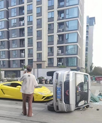 ̨���������������̫���ˣ����ⱻײ����