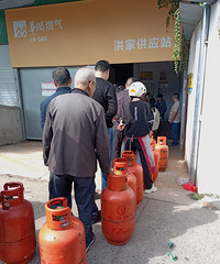 �¸�����ý���ͻ����ţ��͵�һ¥���ϵĻ��ü�Ǯ