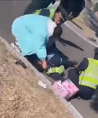 ������Լ��˾���ݳ�ײִ����Ա ���ؽ�ͨ�֣�ִ����Ա����