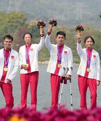 ����������