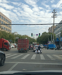 ���������ġ�������·���ƿ�·���̵�ͨ��ǰ���³���ǰ����ô�죿