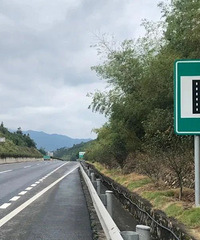 ���ٹ�·ͣ��������Ϊ�˳��ܡ���