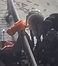 ���ױ�������̨���ˣ�һ����ʦ��ȫ�������˵���