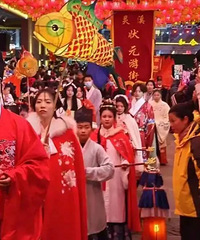 ������̨�ݣ���С��з�������㣬��ɽ��֮�Ǹ������������