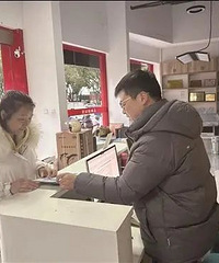 ̫���֣���н����̨�ݲ����˶����ŵ��°���...