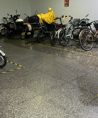 �ѵ�һ��¥�������ֲ�������һ���綯����