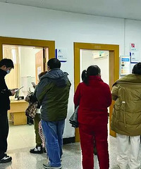 �����֣��ᴫȾ��̨������һ��ӿ��400���ˡ�