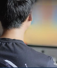 �����ϰ����ɫ����վ���������ѵ�λ���Ϸ�ͥ������ǵ����ж�