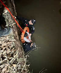 200��׳�������¸���ˮ�棬��������ʱ��Ȼ�ڴ���ࣿ