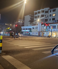 ҹ���Ľ���ʮ����·������ӵ�£��ܱߵķ����ܵ���1������