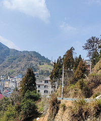 ��ɫɽ��������������ֱ߽�����Ū�����(ɽ��)��ˮ�����м�