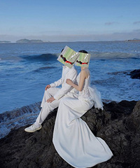 ���뺣�߱Ƚϻƣ���ɴ��û�������н�ʯ������