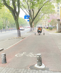 һ��ʯͷ׮�������Ϊ��ϣ����һ����������һ����Ѫ