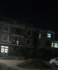 ����һ���������ϵ�������ϲ�㱻��ҧ�ˣ�������