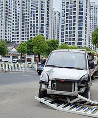 ̨��ѧԺ��·ײ���ˣ����ҵ���û����Ա����