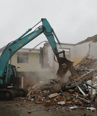 ����·��̫�߼ܶ��ڽ���ʻ��쳵��