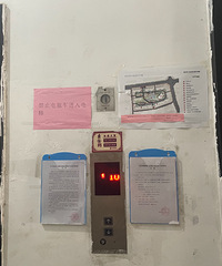 ̫���ˣ�С������ͻȻ��׹��̨��Ů�ӱ�����һ���Ӷ�������