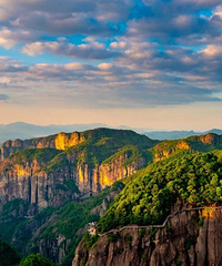 ��ҵ����ǰ����վ�����ɾӣ�