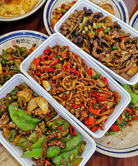 �������ʲô����ʢ��һ���׵꣬��ĳ����·�