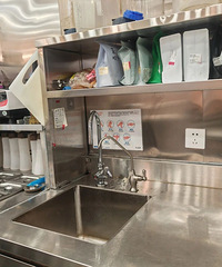 ·����������λ��ڰ��������̲��