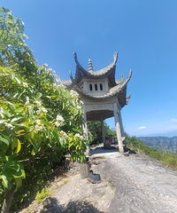 ���������������ɾӶ��棬����700���ף���������