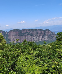 ���������������ɾӶ��棬����700���ף���������