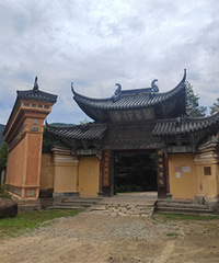 ��̨��ɽ��֮�䣬������һ������Զ���������